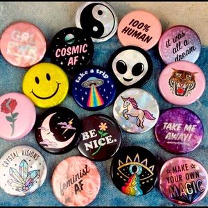 👽 6 PIECE ASSORTED BUTTONS 👽